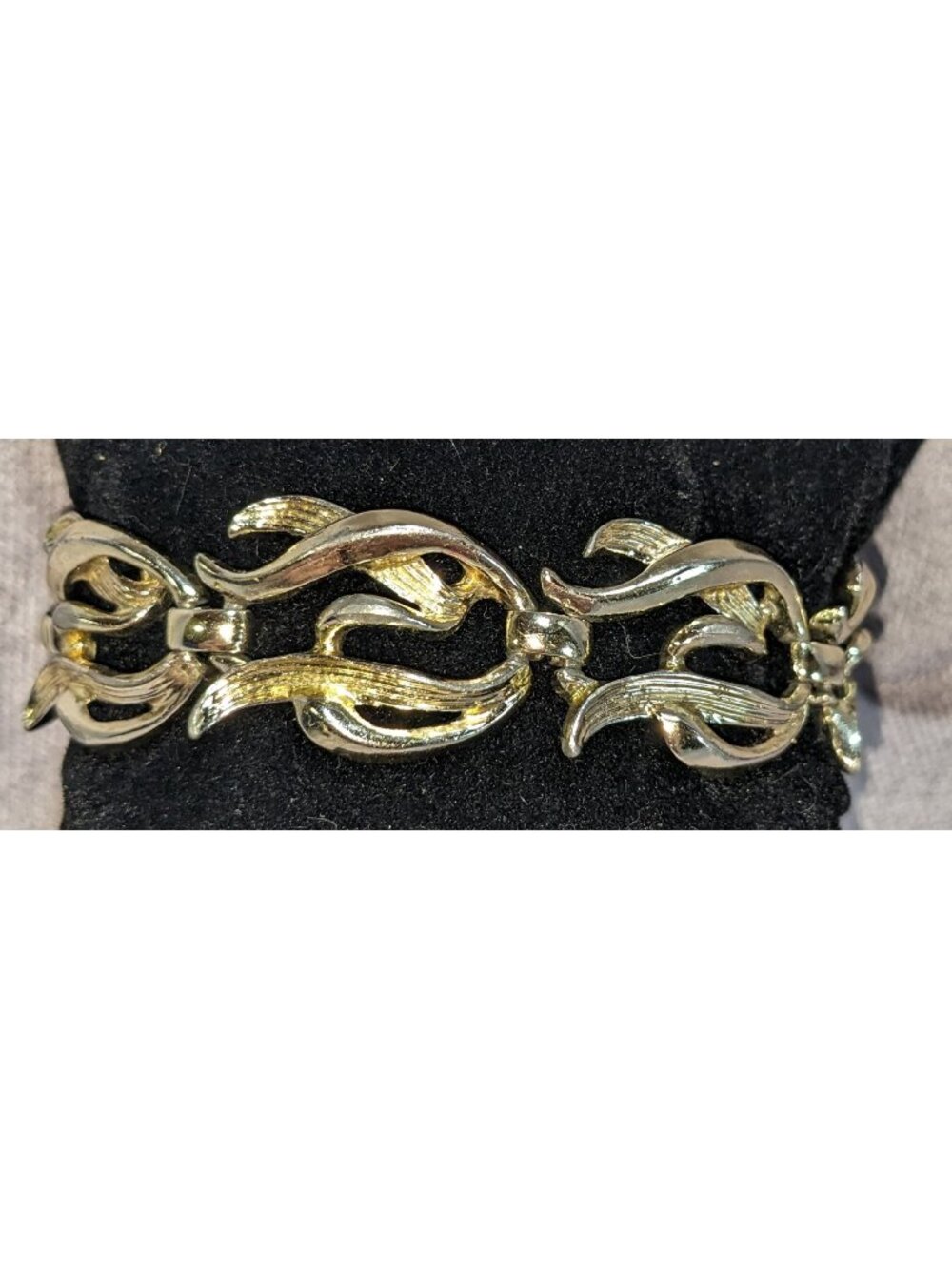 Retro Vintage Claudette Gold Tone Swirl Link Bracelet Mod Statement Jewelry